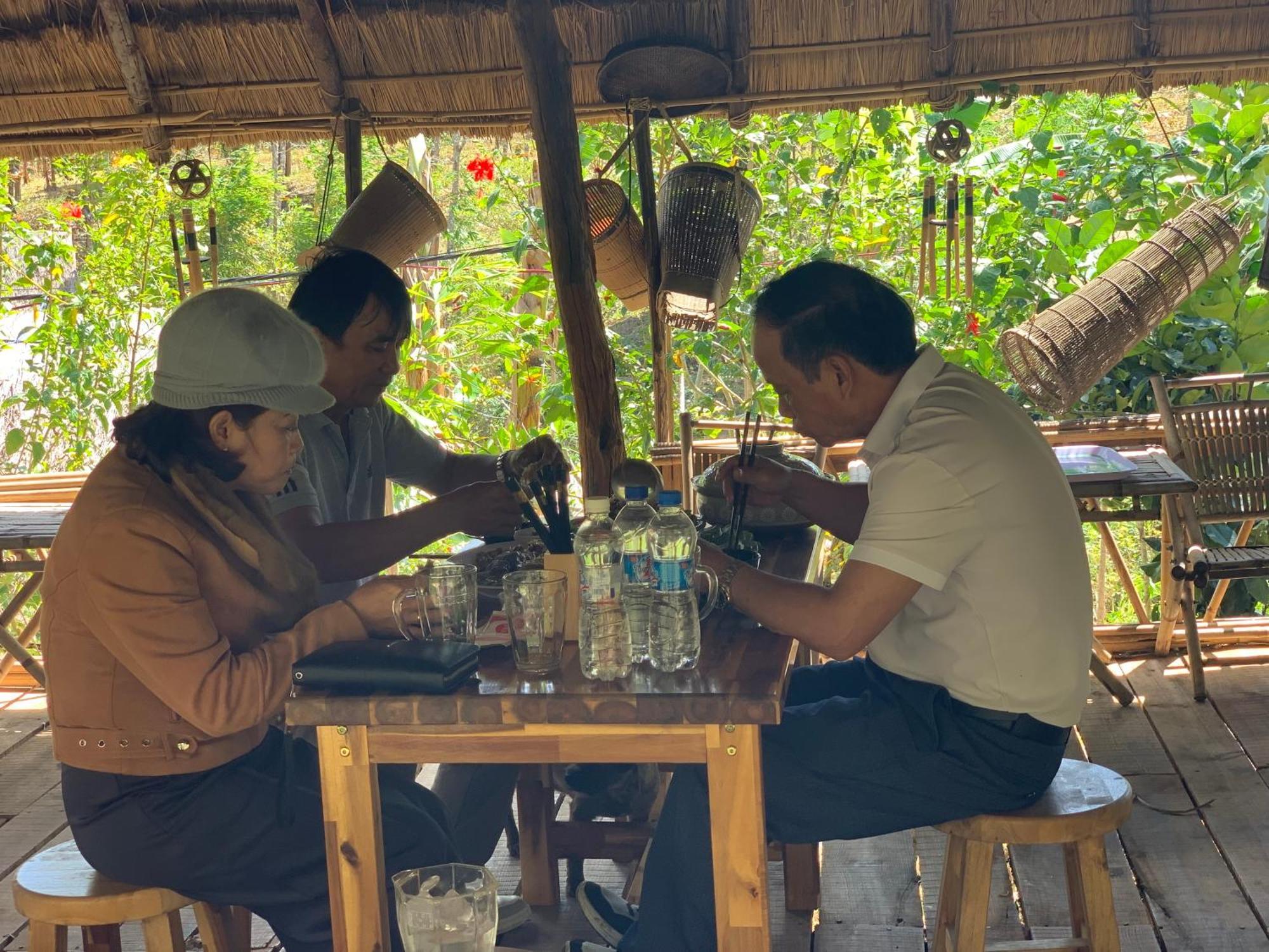 Khu Du Lich Sinh Thai, Nghi Duong Homestay Hoang Anh - Kon Xom Luh 崑嵩市 外观 照片